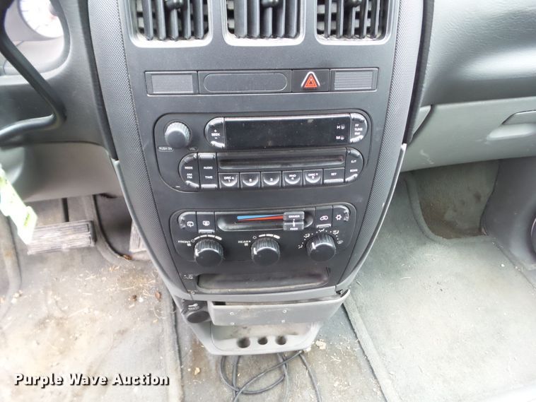 image for item DA7077 2005 Dodge Grand Caravan SE  van