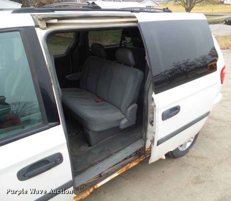image for item DA7077 2005 Dodge Grand Caravan SE  van