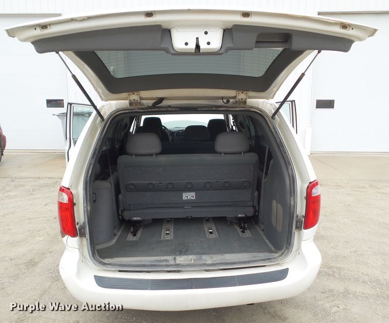 image for item DA7077 2005 Dodge Grand Caravan SE  van