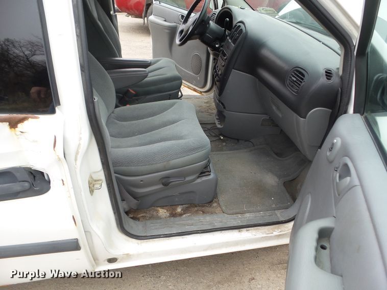 image for item DA7077 2005 Dodge Grand Caravan SE  van