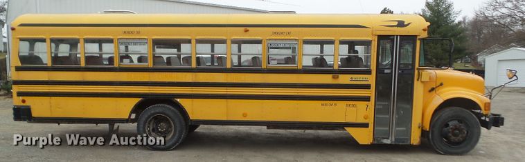 image for item DA7078 2001 International 3800  school bus