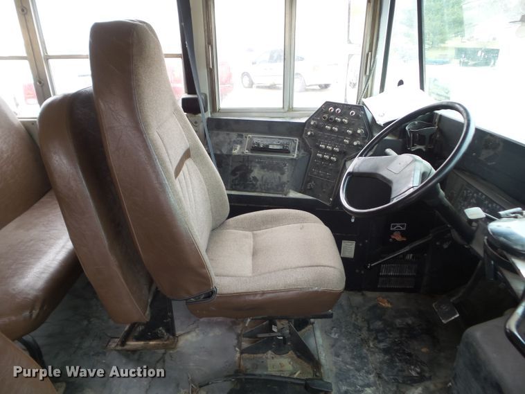 image for item DA7078 2001 International 3800  school bus