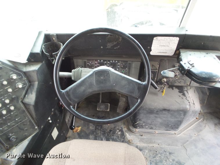 image for item DA7078 2001 International 3800  school bus