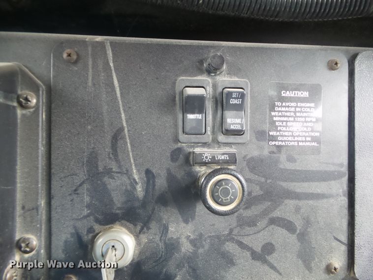 image for item DA7078 2001 International 3800  school bus