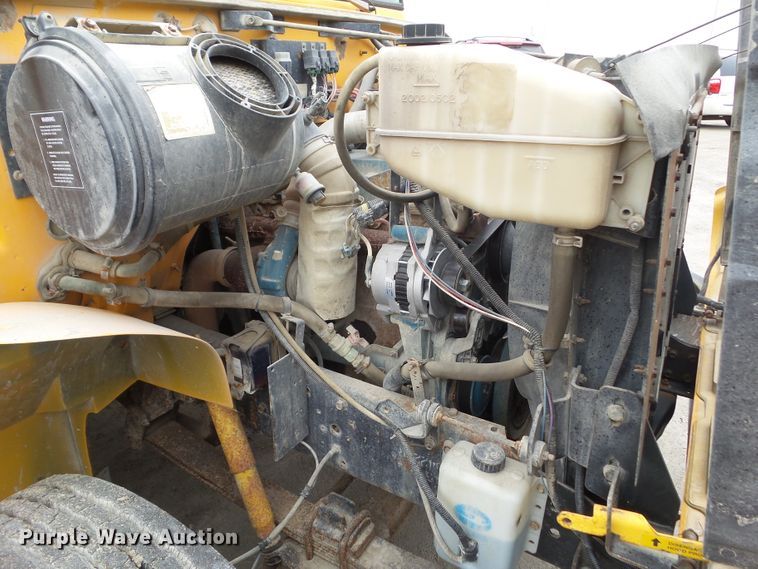 image for item DA7078 2001 International 3800  school bus