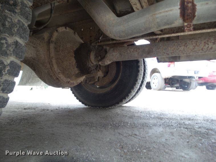 image for item DA7078 2001 International 3800  school bus