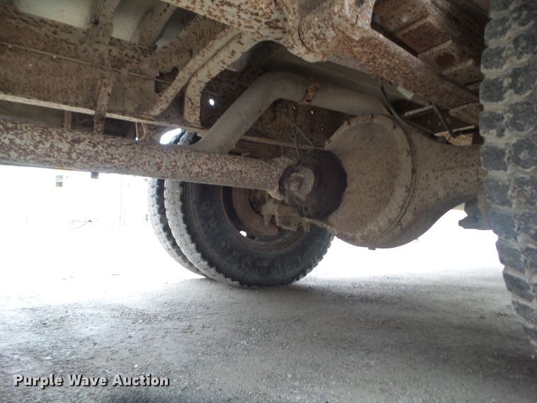 image for item DA7078 2001 International 3800  school bus