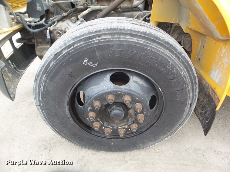 image for item DA7078 2001 International 3800  school bus