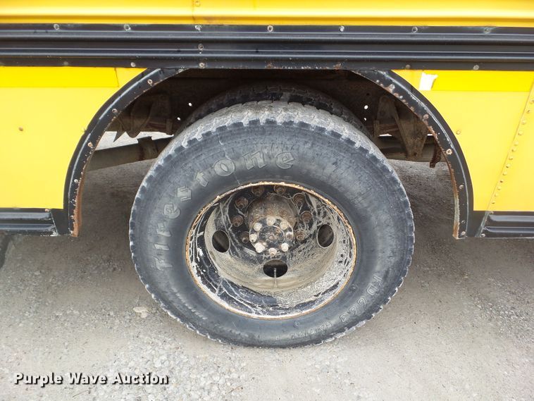 image for item DA7078 2001 International 3800  school bus