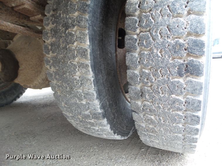 image for item DA7078 2001 International 3800  school bus