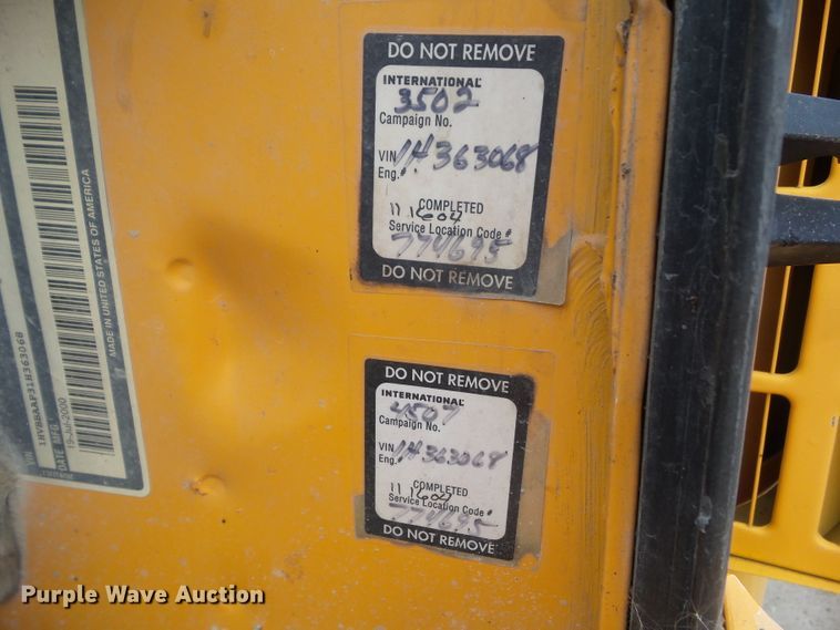 image for item DA7078 2001 International 3800  school bus