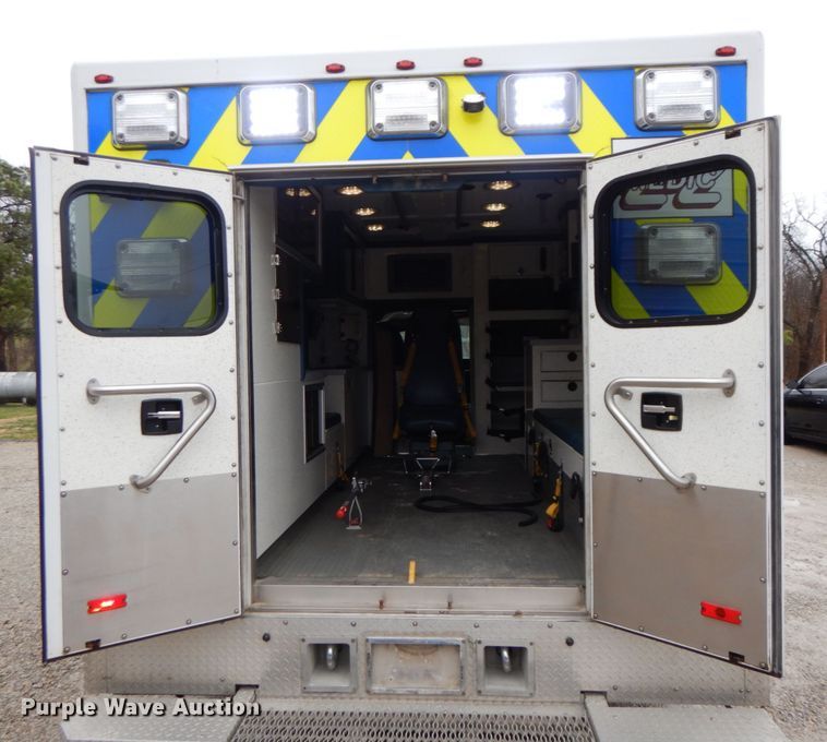 image for item DF6501 2010 Chevrolet Express 4500  ambulance