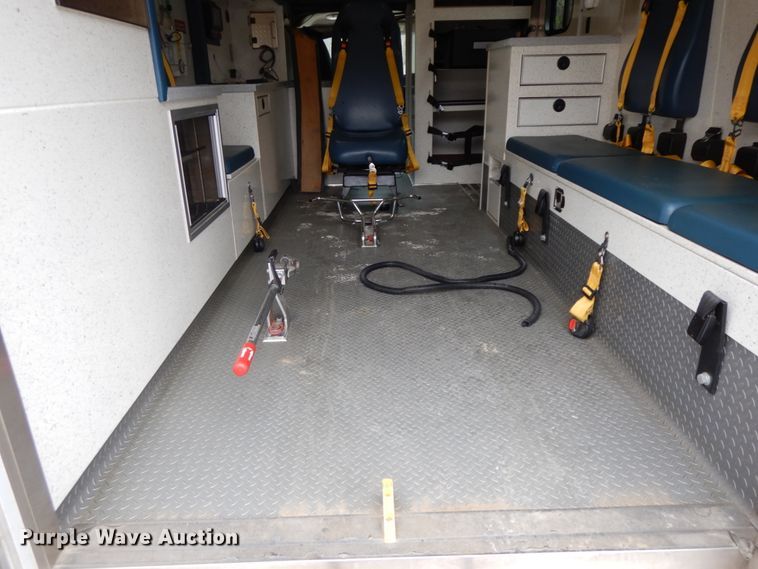 image for item DF6501 2010 Chevrolet Express 4500  ambulance