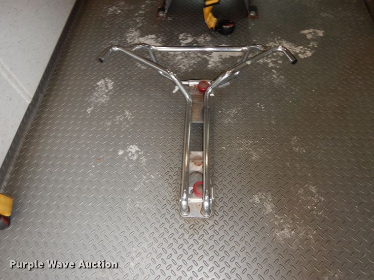 image for item DF6501 2010 Chevrolet Express 4500  ambulance