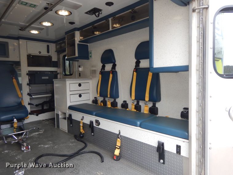 image for item DF6501 2010 Chevrolet Express 4500  ambulance