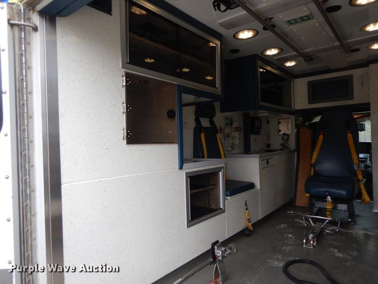 image for item DF6501 2010 Chevrolet Express 4500  ambulance