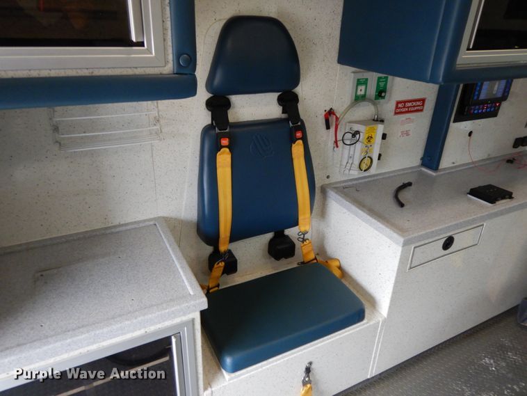 image for item DF6501 2010 Chevrolet Express 4500  ambulance