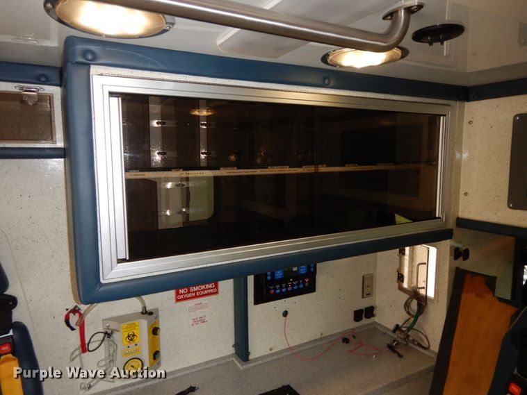 image for item DF6501 2010 Chevrolet Express 4500  ambulance