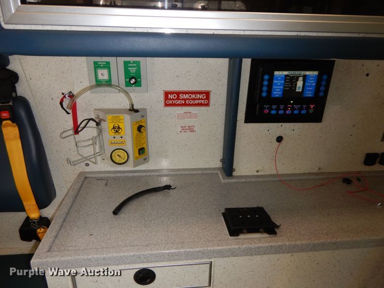 image for item DF6501 2010 Chevrolet Express 4500  ambulance