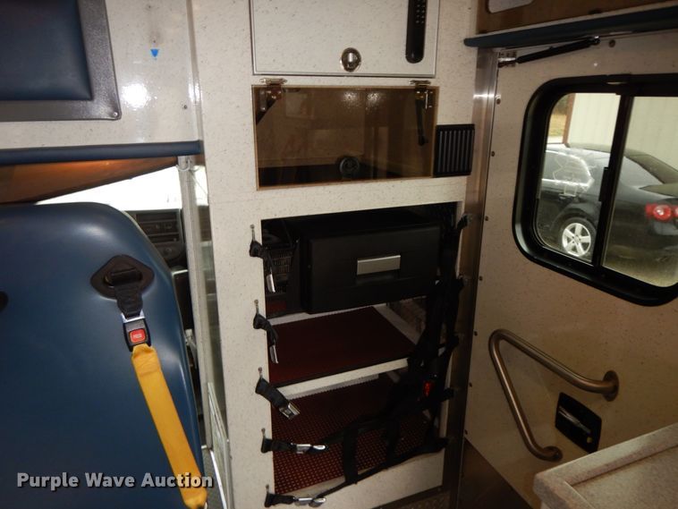 image for item DF6501 2010 Chevrolet Express 4500  ambulance