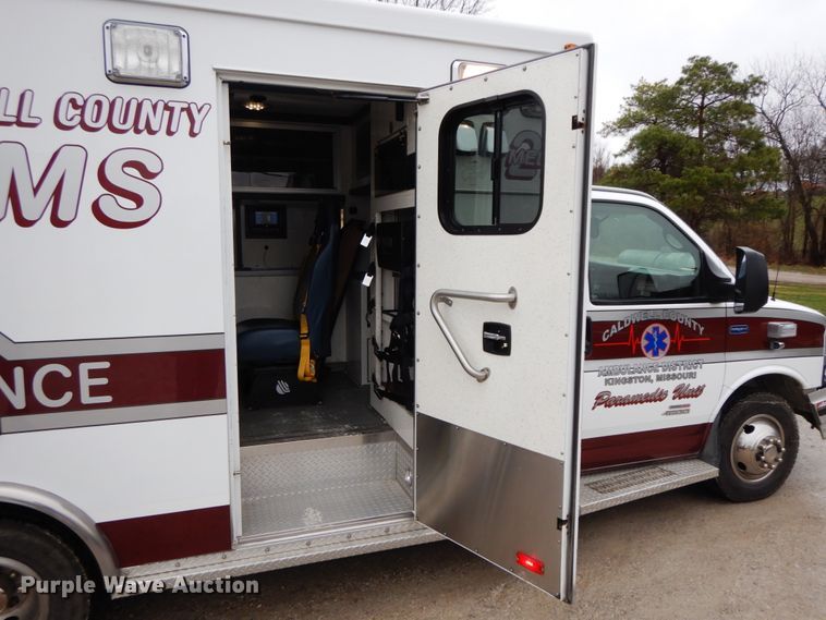 image for item DF6501 2010 Chevrolet Express 4500  ambulance