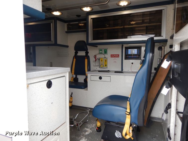 image for item DF6501 2010 Chevrolet Express 4500  ambulance