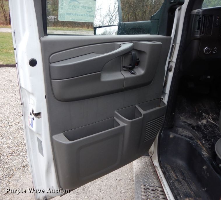 image for item DF6501 2010 Chevrolet Express 4500  ambulance