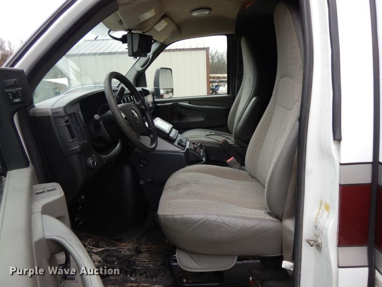 image for item DF6501 2010 Chevrolet Express 4500  ambulance