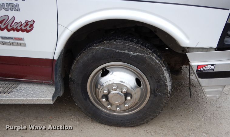 image for item DF6501 2010 Chevrolet Express 4500  ambulance