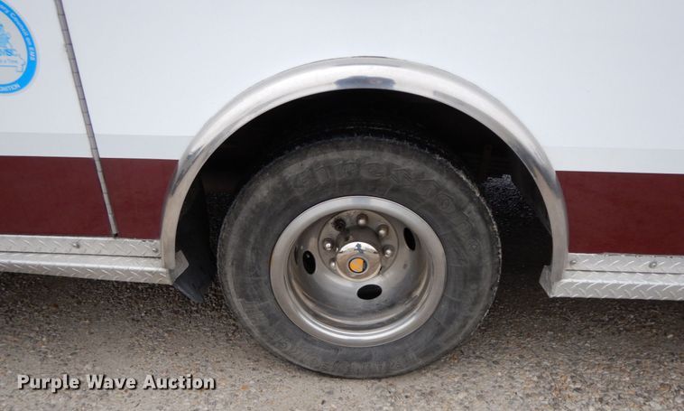 image for item DF6501 2010 Chevrolet Express 4500  ambulance