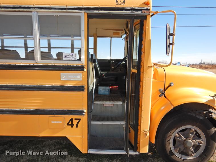 image for item DG1588 1992 International 3800  school bus