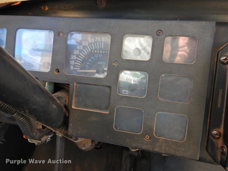 image for item DG1588 1992 International 3800  school bus