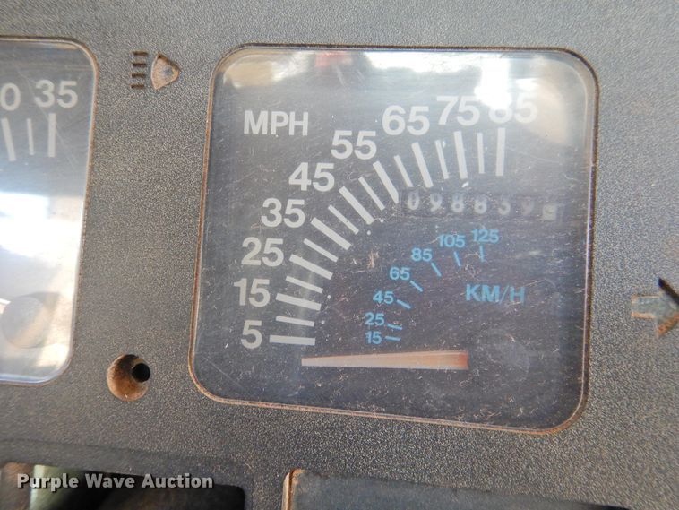 image for item DG1588 1992 International 3800  school bus