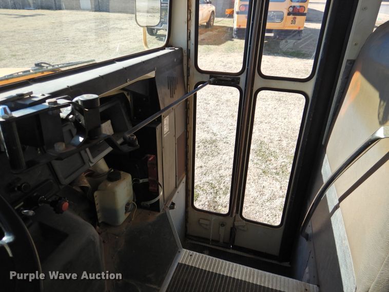 image for item DG1588 1992 International 3800  school bus