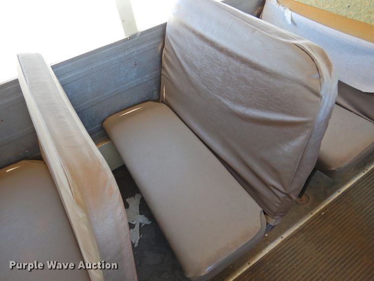 image for item DG1588 1992 International 3800  school bus