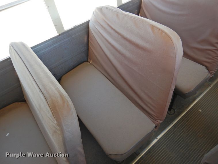 image for item DG1588 1992 International 3800  school bus