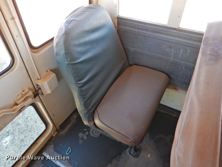 image for item DG1588 1992 International 3800  school bus