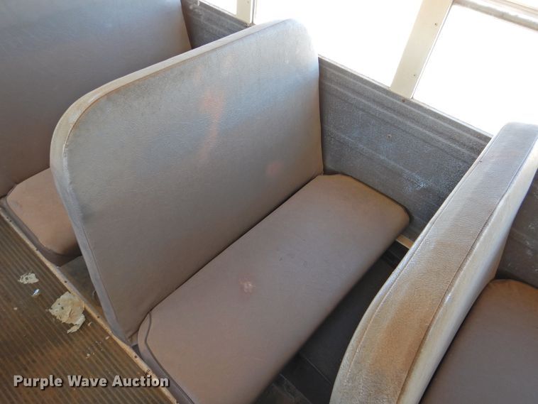 image for item DG1588 1992 International 3800  school bus