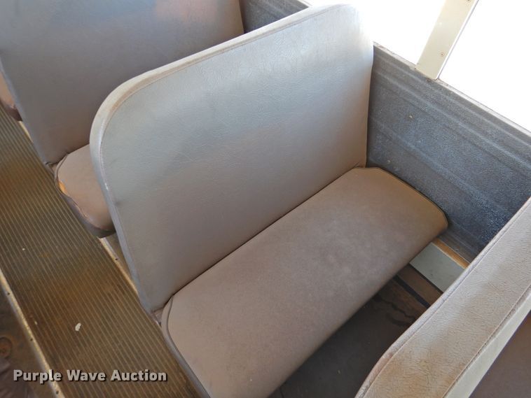 image for item DG1588 1992 International 3800  school bus