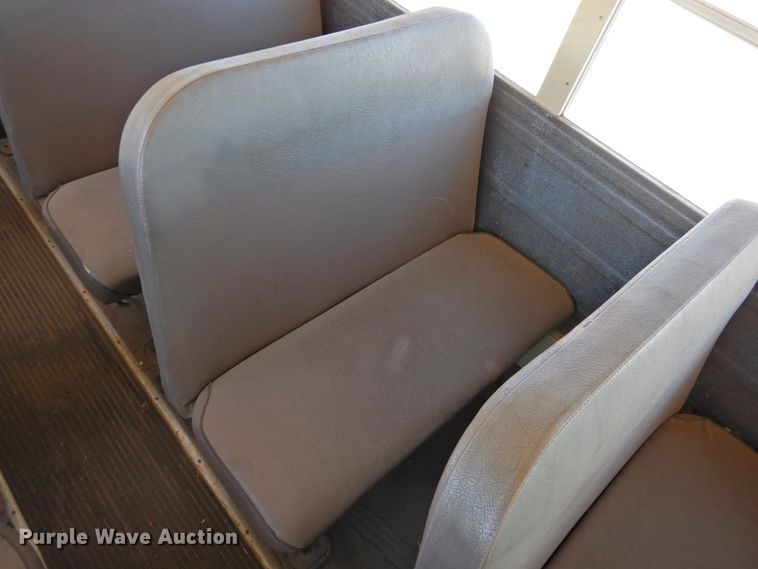 image for item DG1588 1992 International 3800  school bus