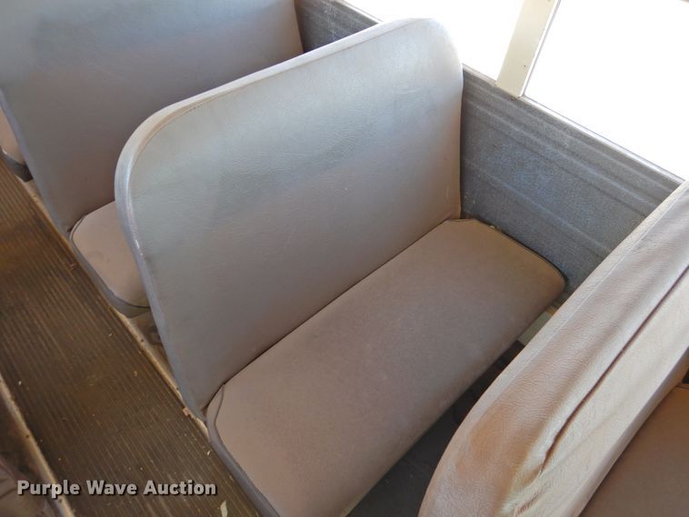 image for item DG1588 1992 International 3800  school bus