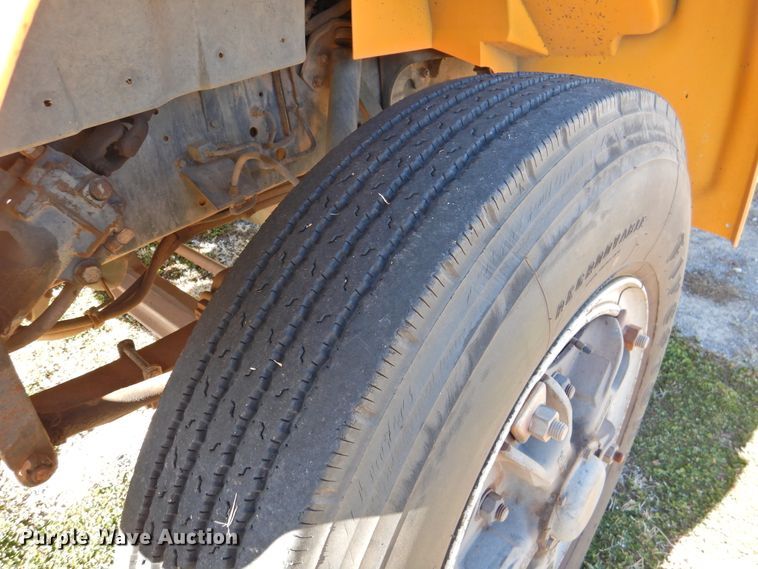 image for item DG1588 1992 International 3800  school bus