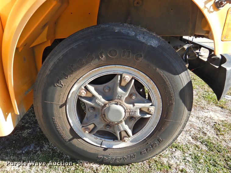 image for item DG1588 1992 International 3800  school bus