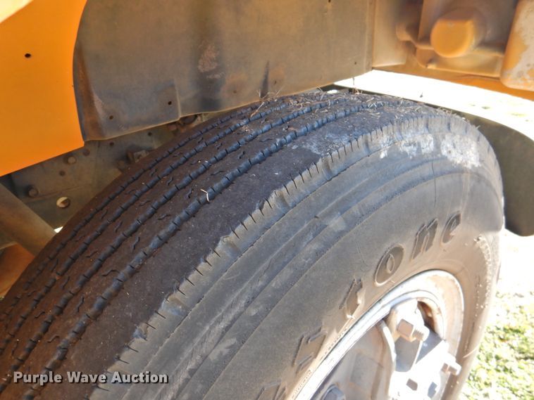 image for item DG1588 1992 International 3800  school bus