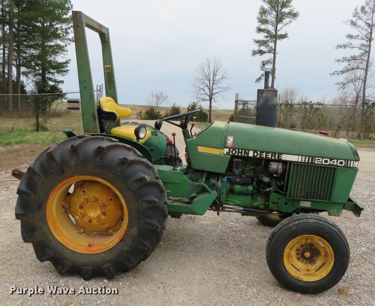 image for item DH0742 1981 John Deere 2040  tractor