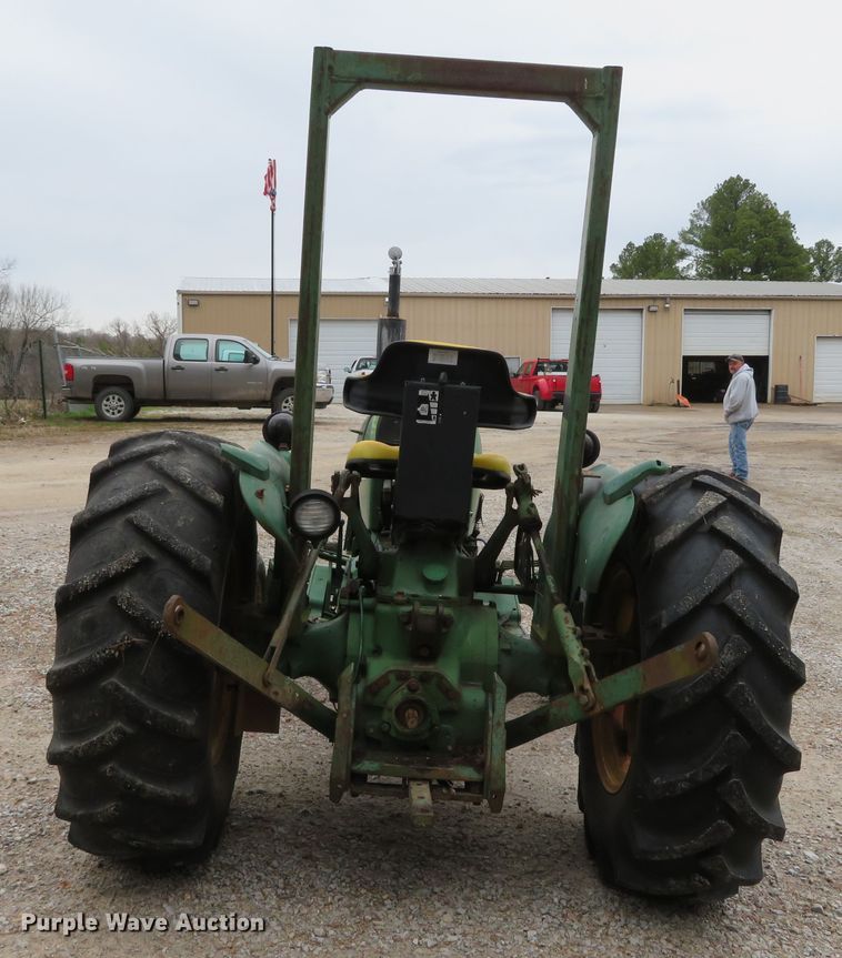 image for item DH0742 1981 John Deere 2040  tractor