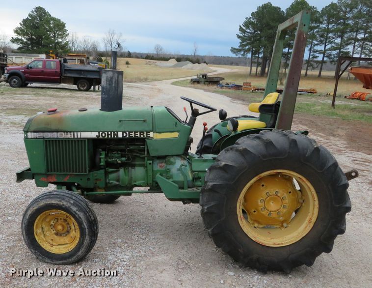 image for item DH0742 1981 John Deere 2040  tractor