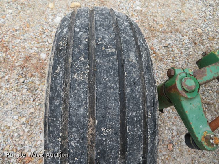 image for item DH0742 1981 John Deere 2040  tractor