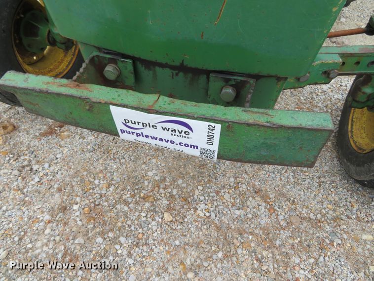 image for item DH0742 1981 John Deere 2040  tractor