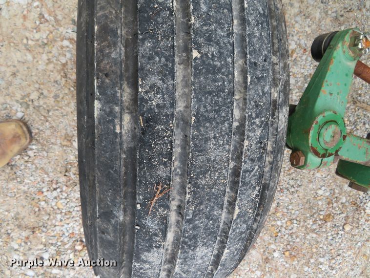 image for item DH0742 1981 John Deere 2040  tractor